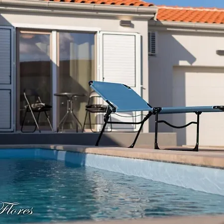 In With Swimming Pool *